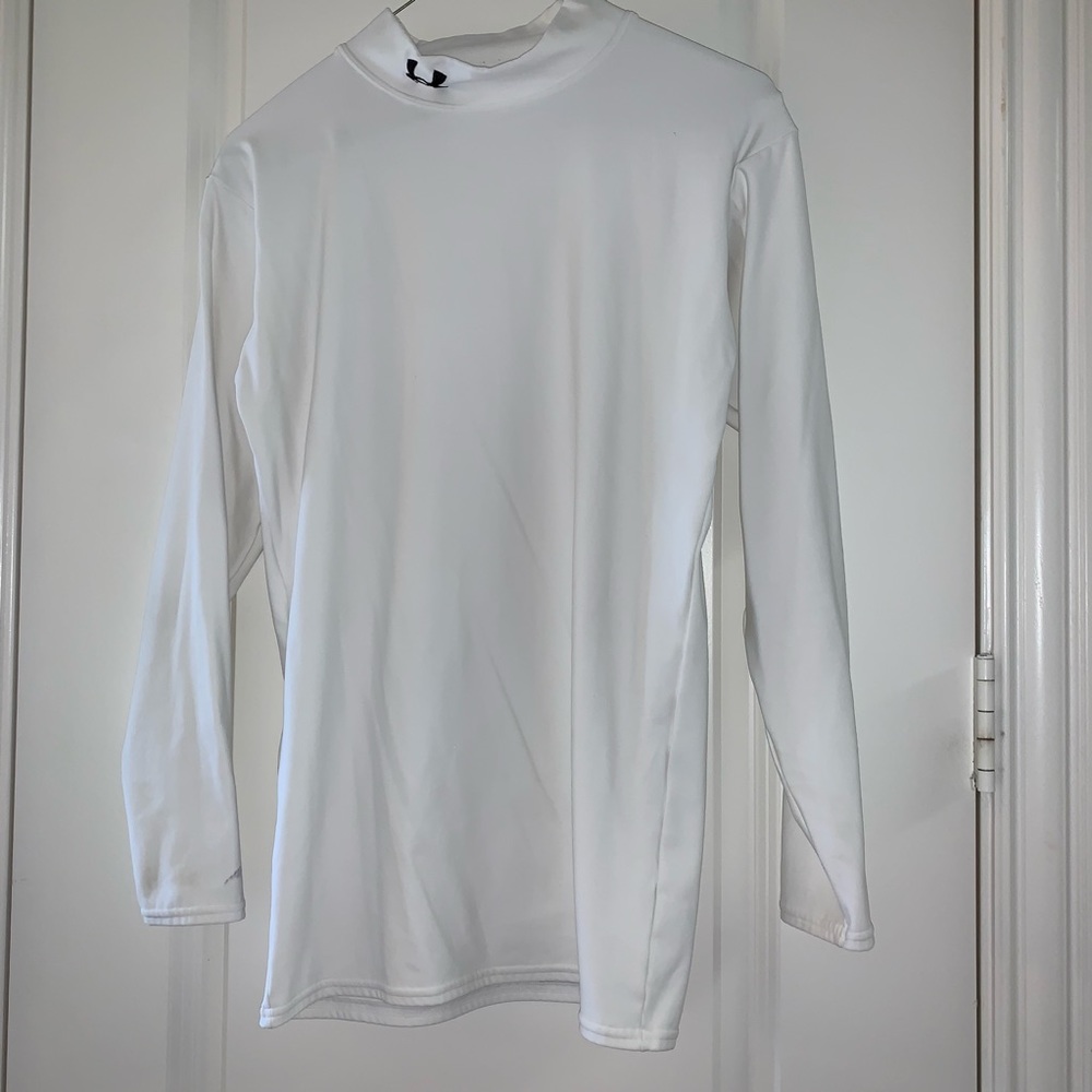 Large fitted white undershirt.